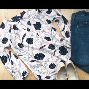 *SOLD* Banana Republic Floral Blouse -  XS ✨